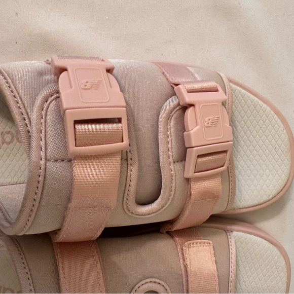 New balance pink and white slides - Picture 2 of 5